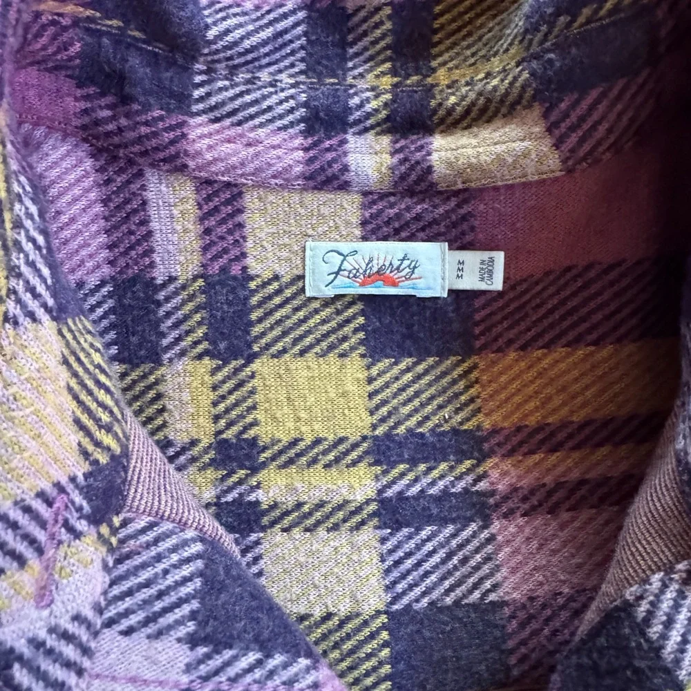 Faherty Women’s Legend Sweater Shirt, Lily Plaid, size medium - Picture 3 of 4